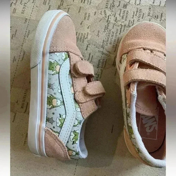 Vans Other - Vans Holiday Unicorn Old Skool V
Sneakers  Size 8